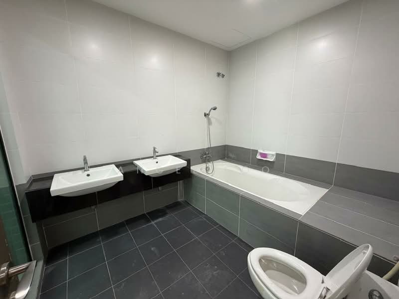 3-storey Terraced House for Rent in Perdana Residence 2 (Batu Caves) - Angel Foo - Bathroom - PropertyGuru.com.my