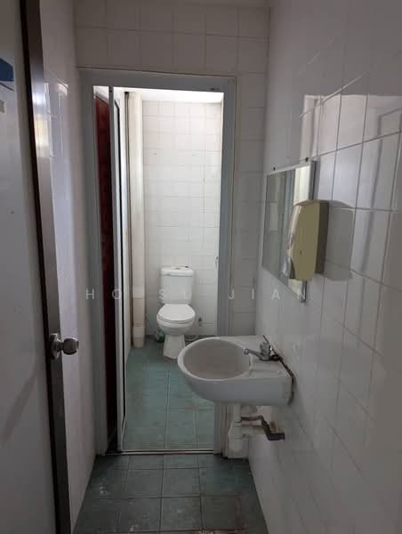 Kilang untuk Dijual di Seksyen 15 (Shah Alam) - Ho Su Jian - Bathroom - PropertyGuru.com.my