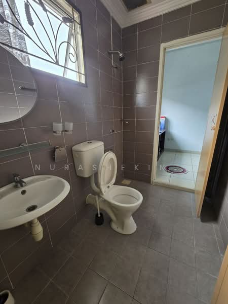 Rumah Teres untuk Dijual di Kajang (Selangor) - Nurashekin . - Bathroom - PropertyGuru.com.my