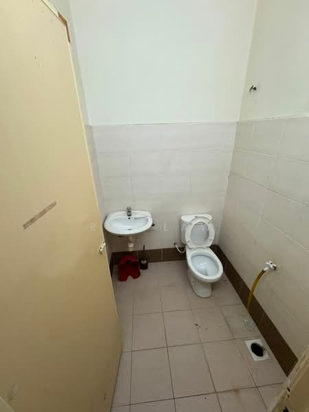 Terraced House for Rent in Port Dickson (Negeri Sembilan) - Roy Law - Bathroom - PropertyGuru.com.my
