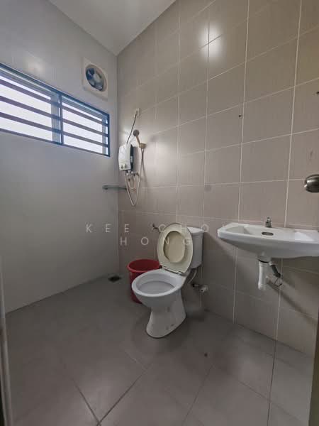 2-storey Terraced House for Sale in Taman Sri Mawar (Sitiawan) - Kee Choi Hong - Bathroom - PropertyGuru.com.my
