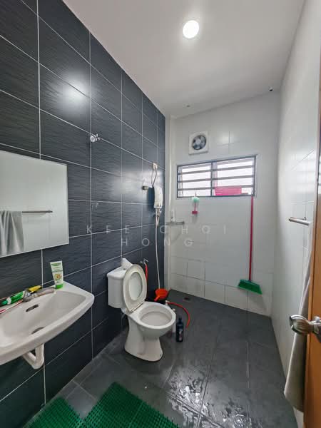 2-storey Terraced House for Sale in Taman Sri Mawar (Sitiawan) - Kee Choi Hong - Bathroom - PropertyGuru.com.my