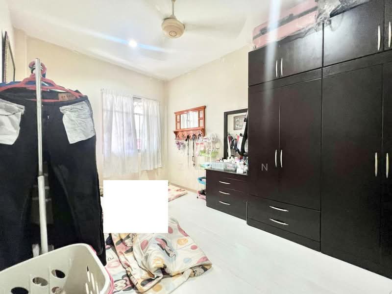 Rumah Flat untuk Dijual di Inai - M.J Zairin - Bedroom - PropertyGuru.com.my