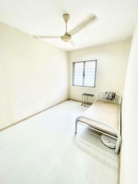 Rumah Flat untuk Dijual di Inai - M.J Zairin - Bedroom - PropertyGuru.com.my