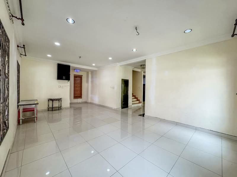 Rumah Berkembar untuk Dijual di Puncak Bangi (Bandar Baru Bangi) - Arif Halim Halim - Living Room - PropertyGuru.com.my