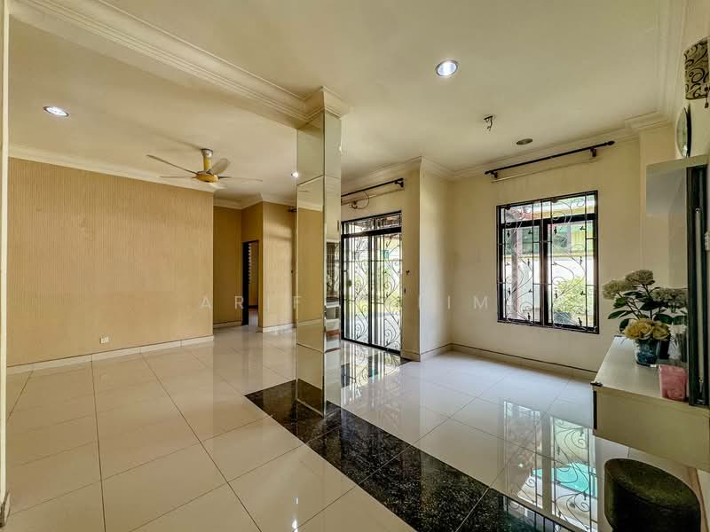 Rumah Berkembar untuk Dijual di Puncak Bangi (Bandar Baru Bangi) - Arif Halim Halim - Living Room - PropertyGuru.com.my