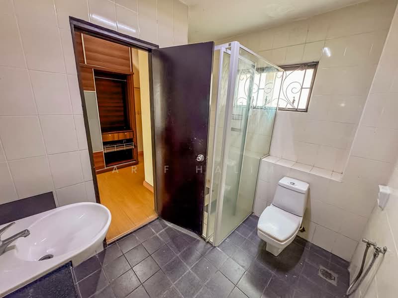 Rumah Berkembar untuk Dijual di Puncak Bangi (Bandar Baru Bangi) - Arif Halim Halim - Bathroom - PropertyGuru.com.my