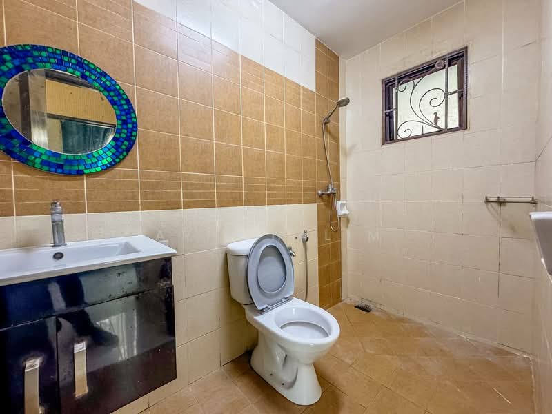 Rumah Berkembar untuk Dijual di Puncak Bangi (Bandar Baru Bangi) - Arif Halim Halim - Bathroom - PropertyGuru.com.my
