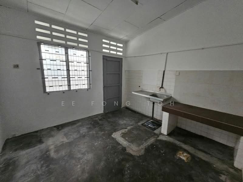 Rumah Teres 1 Tingkat untuk Disewa di Taman Abad (Johor Bahru) - Ee Fong Toh - Kitchen - PropertyGuru.com.my