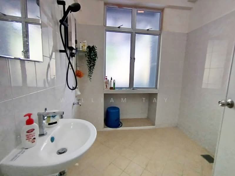 Rumah Teres 2.5 Tingkat untuk Dijual di Taman Sutera (Johor Bahru) - William Tay - Bathroom - PropertyGuru.com.my