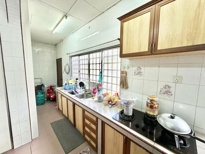 2-storey Terraced House for Sale in Seksyen 7 (Shah Alam) - Nabil Hamzah - Kitchen - PropertyGuru.com.my