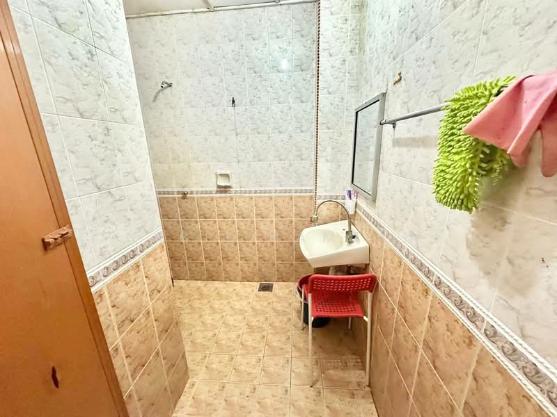 2-storey Terraced House for Sale in Seksyen 7 (Shah Alam) - Nabil Hamzah - Bathroom - PropertyGuru.com.my