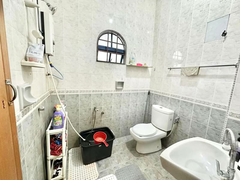 2-storey Terraced House for Sale in Seksyen 7 (Shah Alam) - Nabil Hamzah - Bathroom - PropertyGuru.com.my