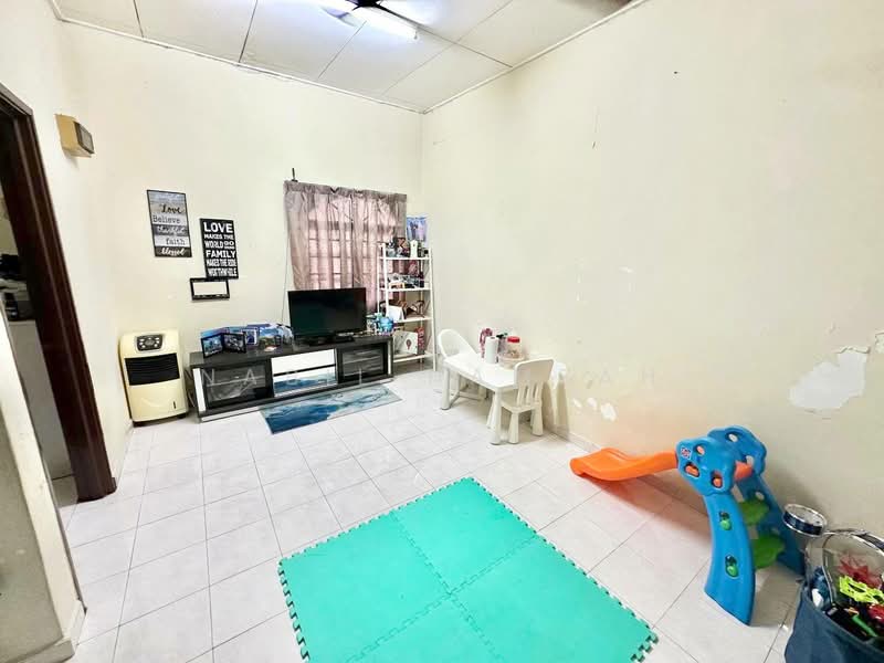 2-storey Terraced House for Sale in Seksyen 7 (Shah Alam) - Nabil Hamzah - Living Room - PropertyGuru.com.my