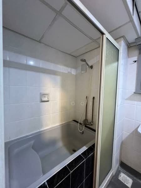 Kondominium untuk Disewa di Marina Bay Condominium - CK Ooi - Bathroom - PropertyGuru.com.my