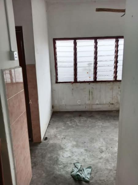 Shop for Sale in Taman Senai Utama (Kulai) - Annie Chai - Interior - PropertyGuru.com.my