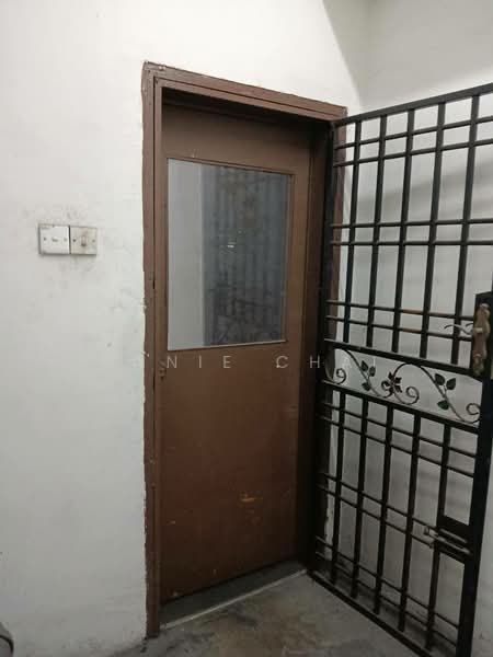 Shop for Sale in Taman Senai Utama (Kulai) - Annie Chai - Entrance - PropertyGuru.com.my