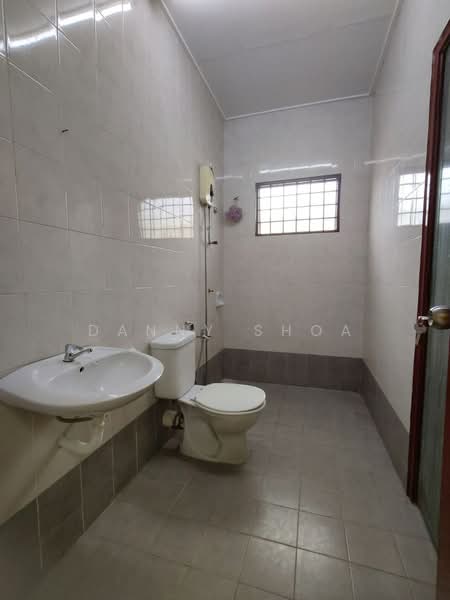 Semi-Detached House for Sale in Seremban (Negeri Sembilan) - Danny Shoa - Bathroom - PropertyGuru.com.my