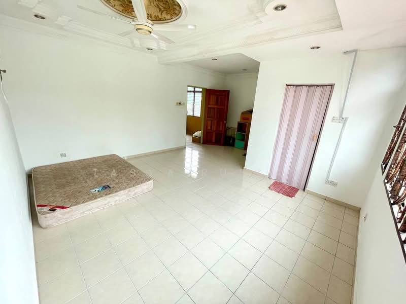 Rumah Teres 2 Tingkat untuk Dijual di Ampang (Selangor) - Tasya Ruslan - Living Room - PropertyGuru.com.my