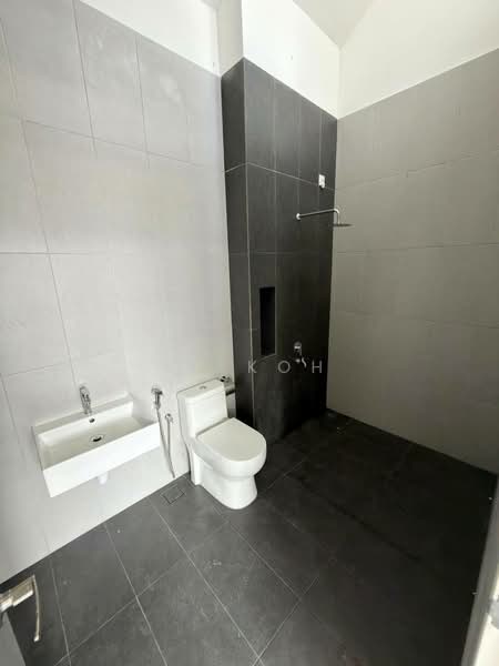 2-storey Terraced House for Sale in Taman Mount Austin (Tebrau) - KK Koh - Bathroom - PropertyGuru.com.my