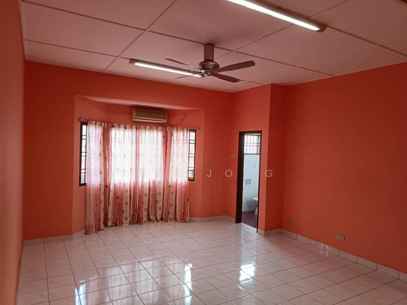 2-storey Terraced House for Sale in Rawang Perdana 2 (Rawang) - Tris Jong - Living Room - PropertyGuru.com.my