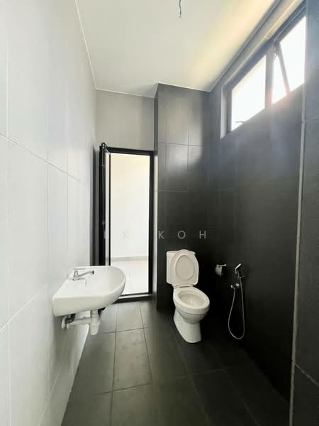 2-storey Terraced House for Sale in Taman Mount Austin (Tebrau) - KK Koh - Bathroom - PropertyGuru.com.my
