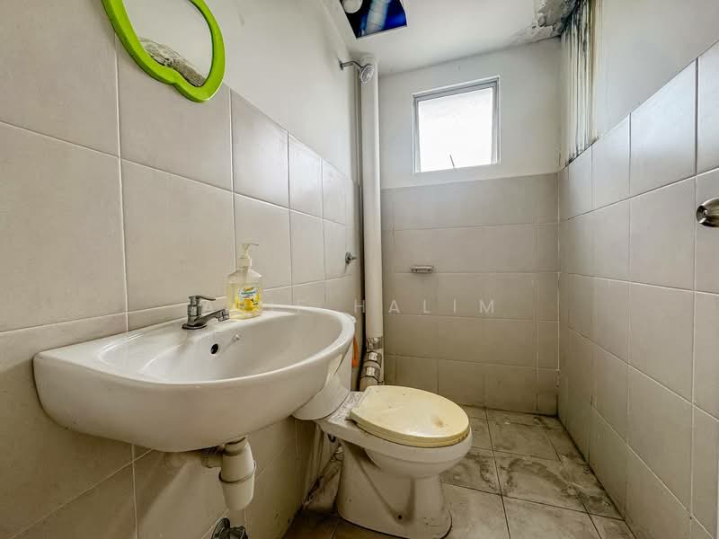Pangsapuri untuk Dijual di D'Kristal - Arif Halim - Bathroom - PropertyGuru.com.my