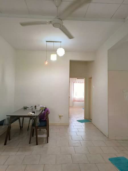 Townhouse for Rent in Kota Kemuning (Shah Alam) - T.H Lee - Dining Room - PropertyGuru.com.my