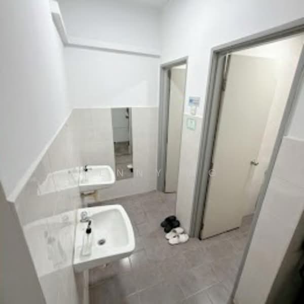 Shop for Rent in Bandar Botanic (Klang) - Kenny Ng - Bathroom - PropertyGuru.com.my