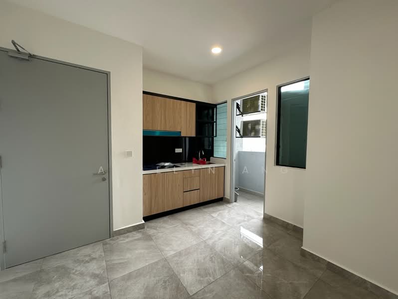 Servis Apartment untuk Disewa di Ruby Seapark - Angelyn Ang - Kitchen - PropertyGuru.com.my