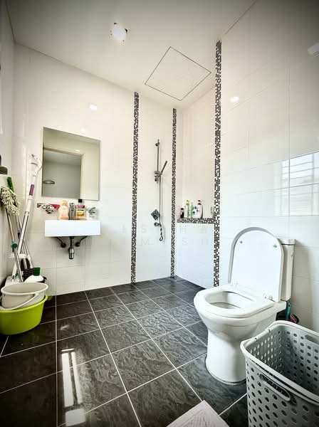 Semi-Detached House for Sale in Tanjung Bungah (Penang) - Ressha Ramesh - Bathroom - PropertyGuru.com.my