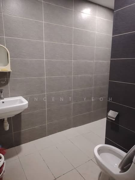 Kondominium untuk Disewa di The Henge - Vincent Yeoh - Bathroom - PropertyGuru.com.my