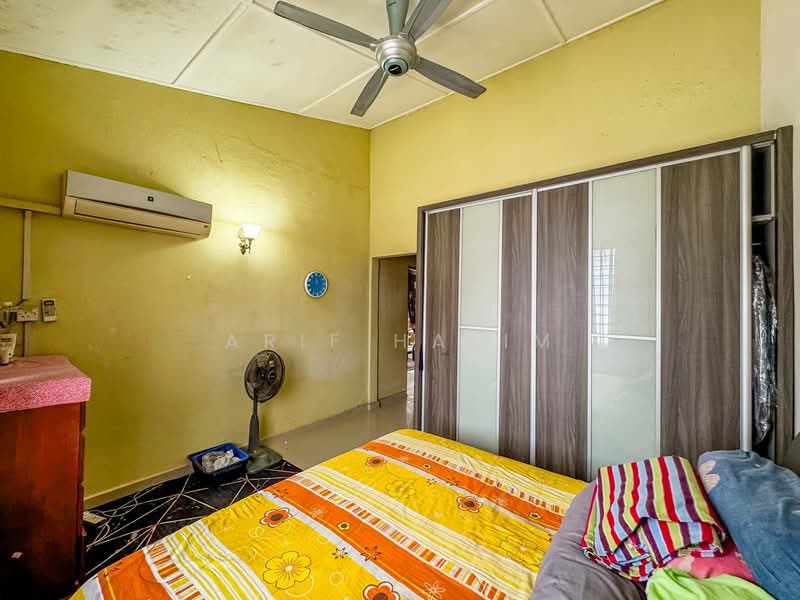 Semi-Detached House for Sale in Taman Bukit Ampangan (Seremban) - Arif Halim Halim - Bedroom - PropertyGuru.com.my