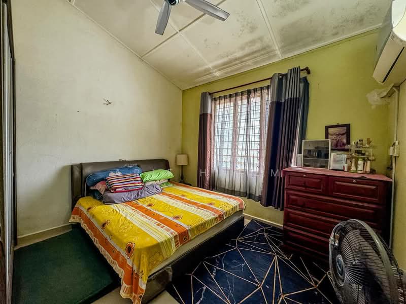 Semi-Detached House for Sale in Taman Bukit Ampangan (Seremban) - Arif Halim Halim - Bedroom - PropertyGuru.com.my