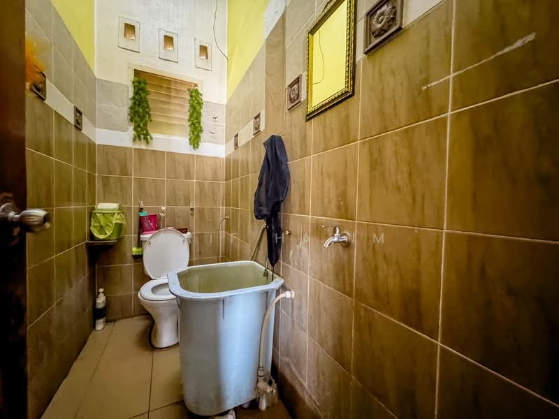 Semi-Detached House for Sale in Taman Bukit Ampangan (Seremban) - Arif Halim Halim - Bathroom - PropertyGuru.com.my