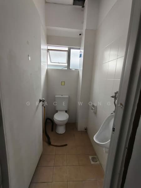 Shop / Office for Rent in Puncak Alam (Selangor) - Grace Wong - Bathroom - PropertyGuru.com.my