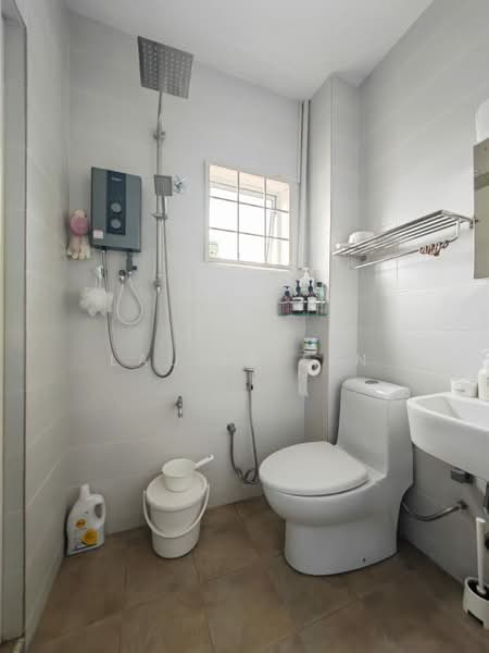Rumah Teres 2 Tingkat untuk Disewa di Rawang (Selangor) - Lau Ia Ein - Bathroom - PropertyGuru.com.my
