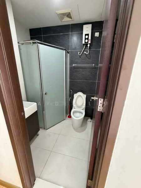 Condominium for Rent at Royal Strand @ Country Garden Danga Bay - Jayden Lim - Bathroom - PropertyGuru.com.my