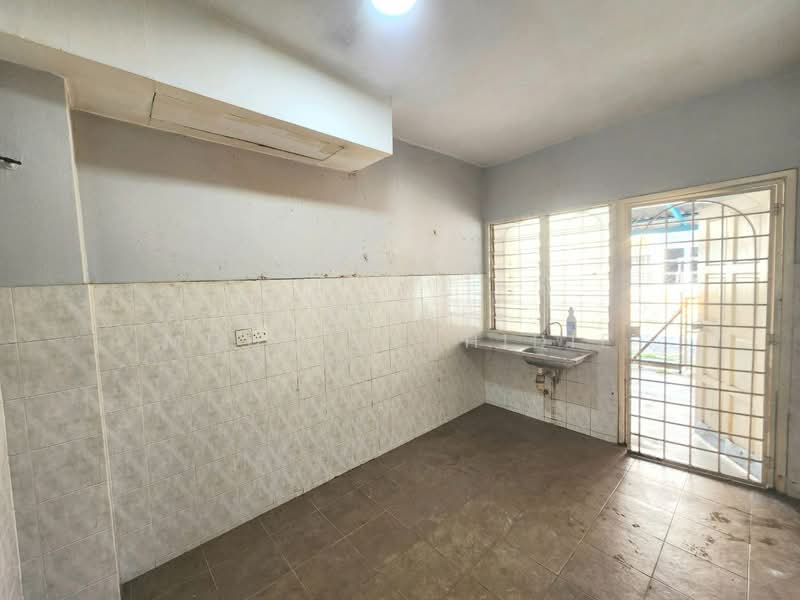 2-storey Terraced House for Sale in Bandar Tasik Puteri (Rawang) - Mohd Syahidie - Kitchen - PropertyGuru.com.my