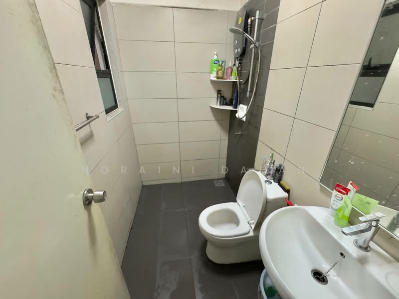 Condominium for Sale at Lake Vista Residence (Tasik Vista Residen) - Noraini Dahan - Bathroom - PropertyGuru.com.my