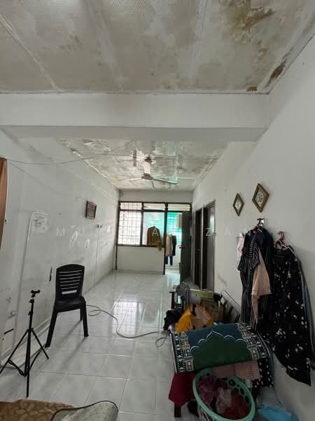 Rumah Flat untuk Dijual di Taman Seri Janggus - Muaz Azizan - Living Room - PropertyGuru.com.my