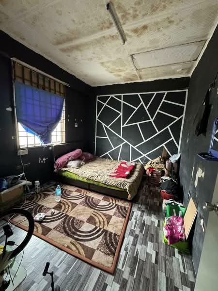 Rumah Flat untuk Dijual di Taman Seri Janggus - Muaz Azizan - Bedroom - PropertyGuru.com.my