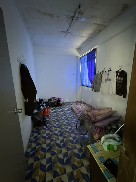 Rumah Flat untuk Dijual di Taman Seri Janggus - Muaz Azizan - Bedroom - PropertyGuru.com.my