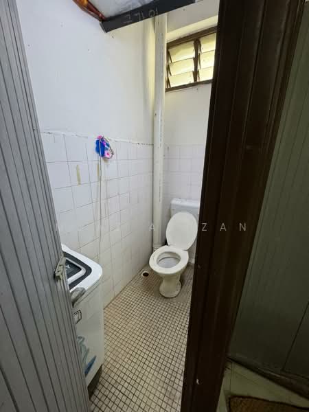 Rumah Flat untuk Dijual di Taman Seri Janggus - Muaz Azizan - Bathroom - PropertyGuru.com.my