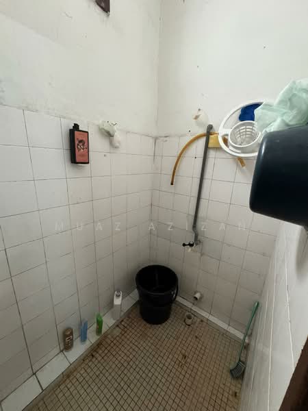 Rumah Flat untuk Dijual di Taman Seri Janggus - Muaz Azizan - Bathroom - PropertyGuru.com.my