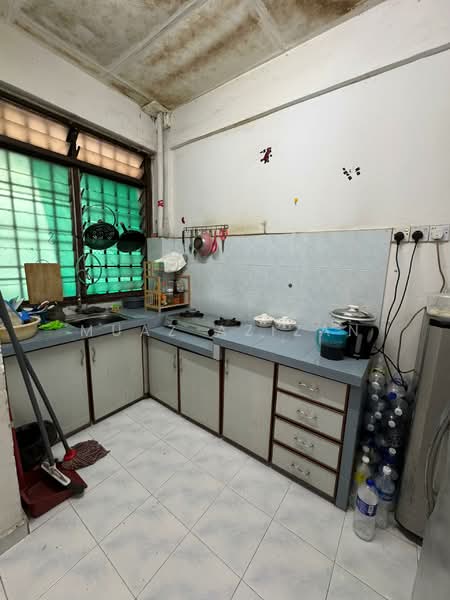 Rumah Flat untuk Dijual di Taman Seri Janggus - Muaz Azizan - Kitchen - PropertyGuru.com.my