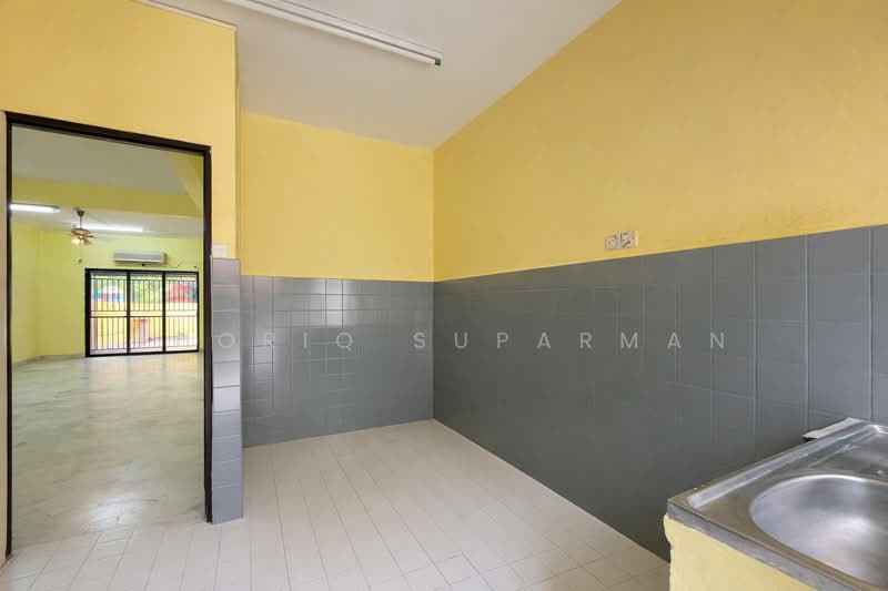 2-storey Terraced House for Sale in Taman Desaria (Petaling Jaya) - Thoriq Suparman - Kitchen - PropertyGuru.com.my