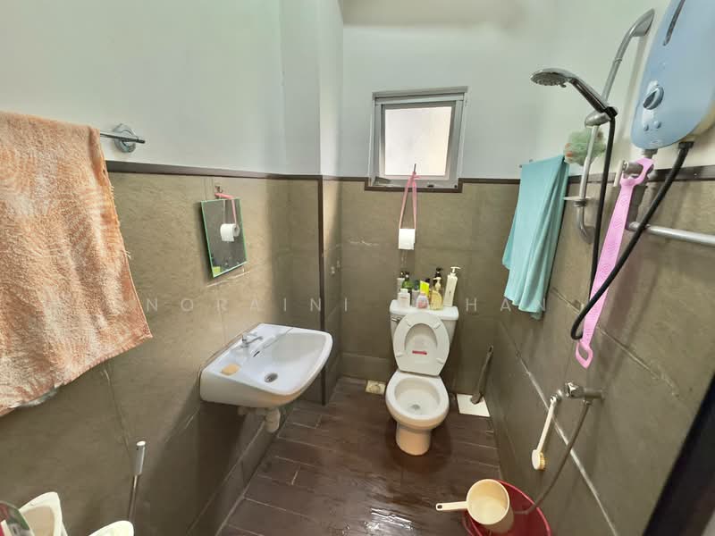 Kondominium untuk Dijual di Midah Ria Condominium - Noraini Dahan - Bathroom - PropertyGuru.com.my