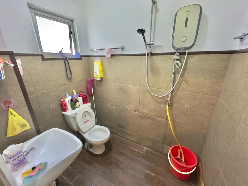 Kondominium untuk Dijual di Midah Ria Condominium - Noraini Dahan - Bathroom - PropertyGuru.com.my