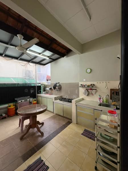 Rumah Berkembar untuk Dijual di Taman Pelangi Indah (Ulu Tiram) - Pooi Leen Voon - Kitchen - PropertyGuru.com.my
